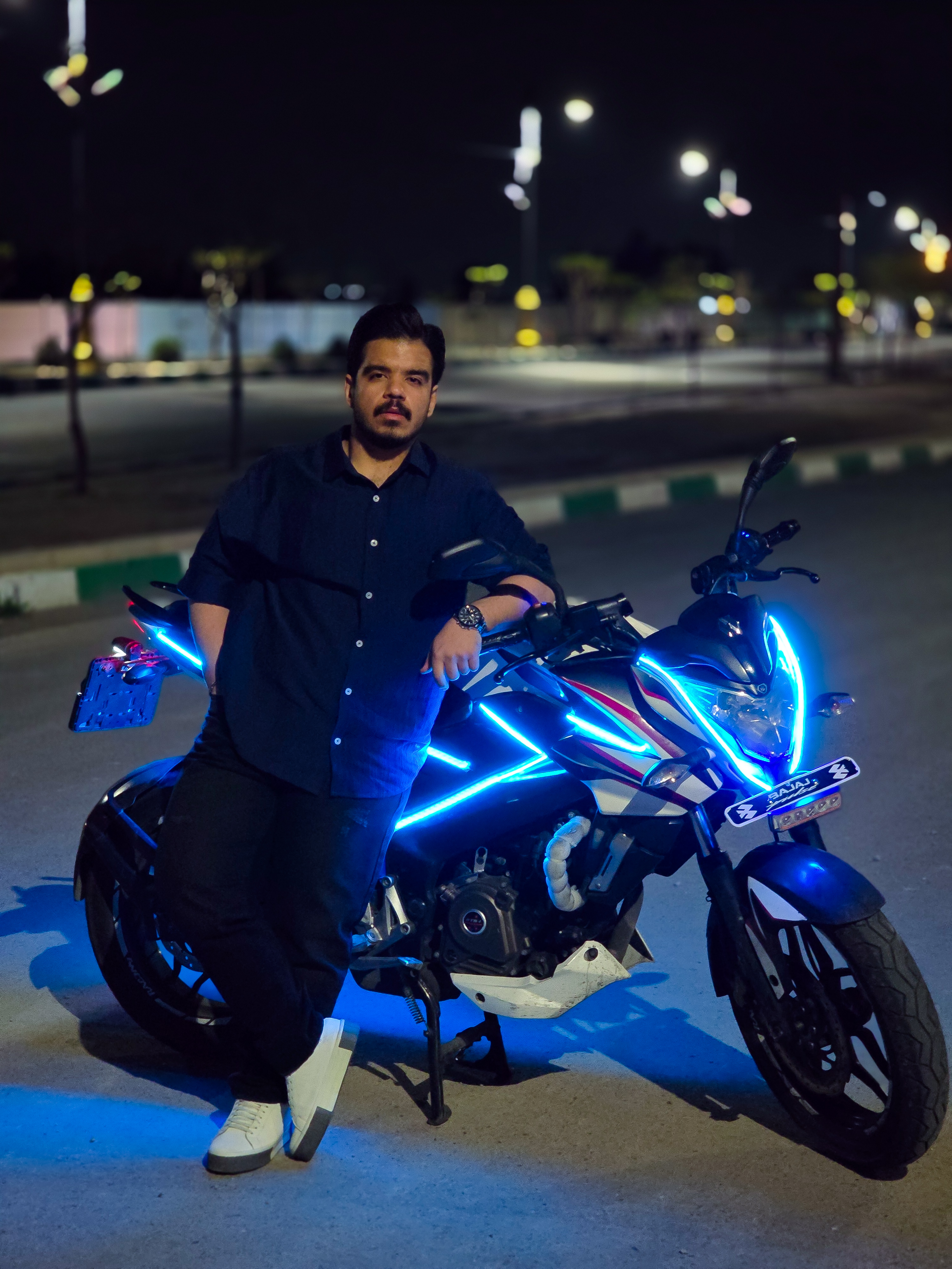نمونه کار نصب کیت نئون آبی روی موتورسیکلت