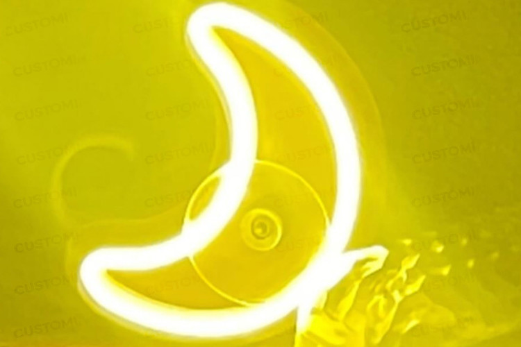 نئون ماه - نمای شب